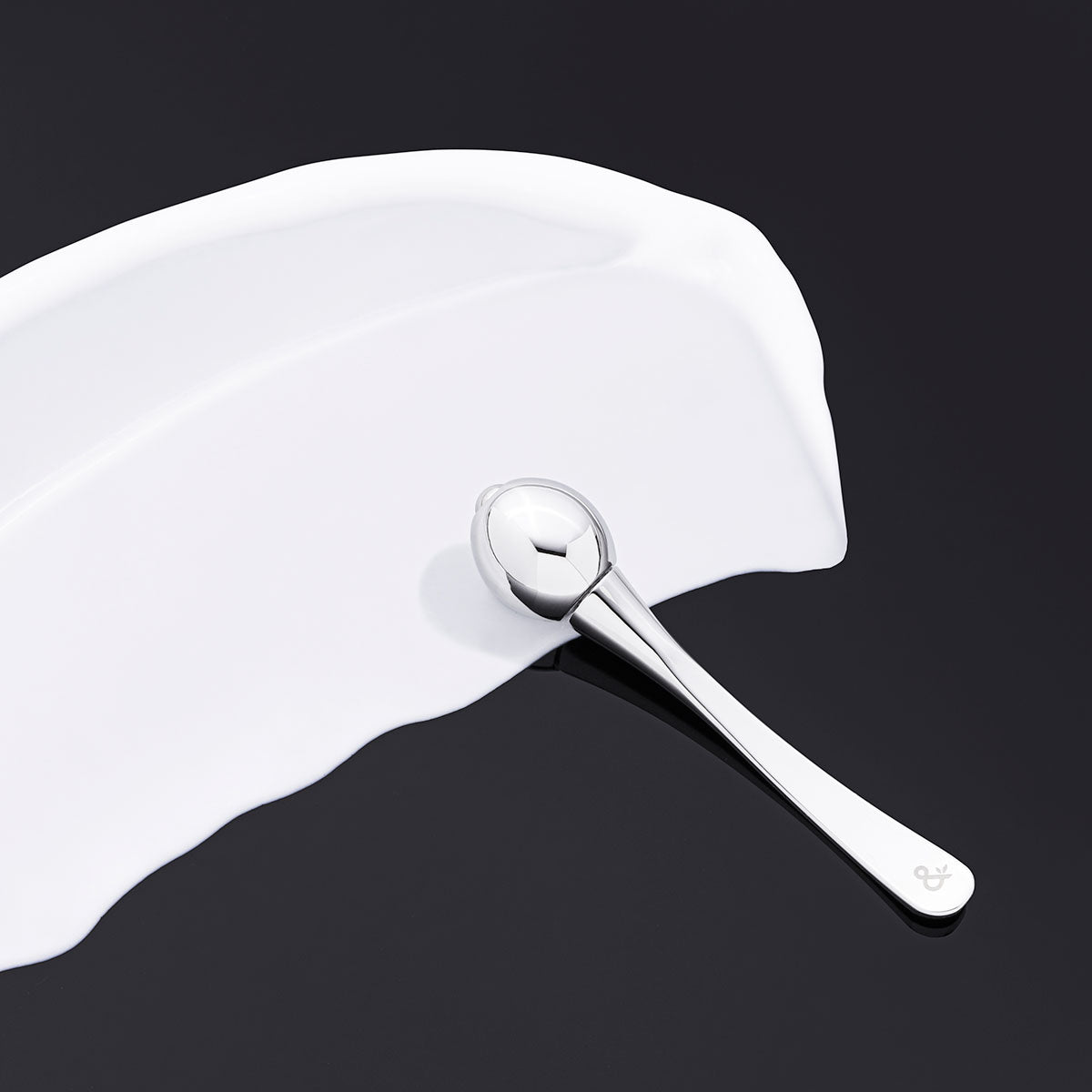 De-Puff Eye Roller: Luxe Tool